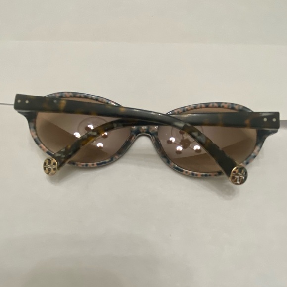 Vintage Authentic Tory Burch Sunglasses with Case - Picture 10 of 14